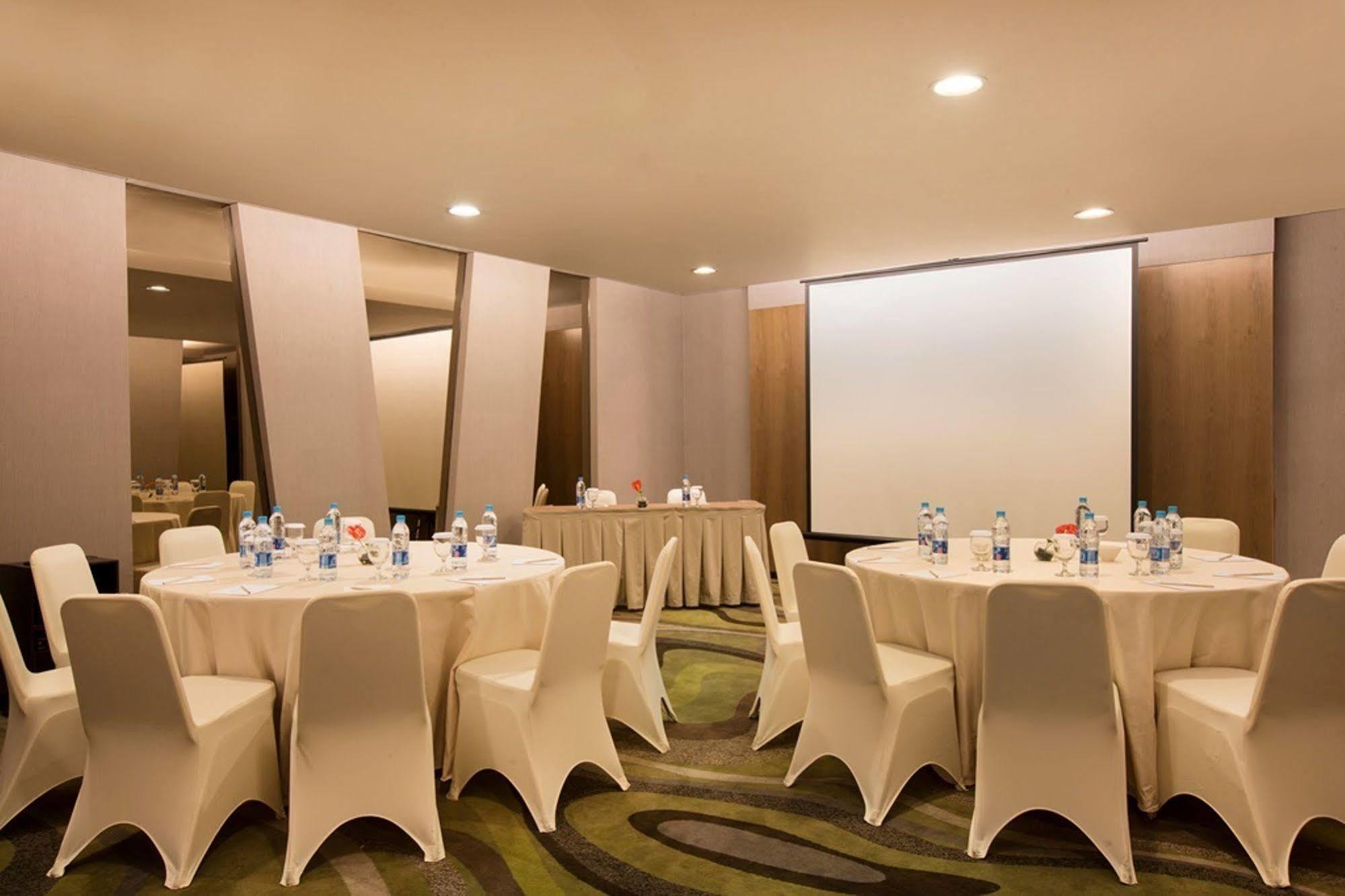 Hotel Santika Premiere Hayam Wuruk Jakarta Exteriör bild